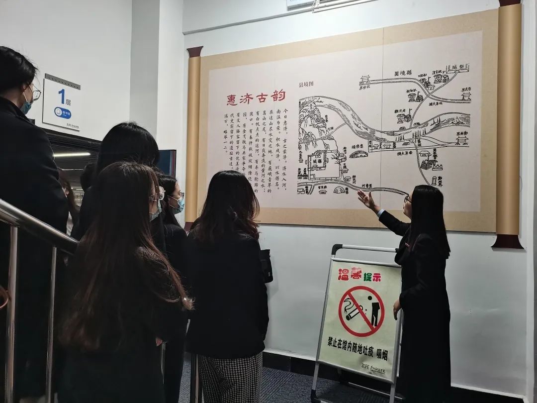 我校教师参观“惠济古韵”文化墙