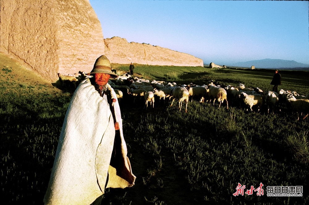 长城边上的牧人