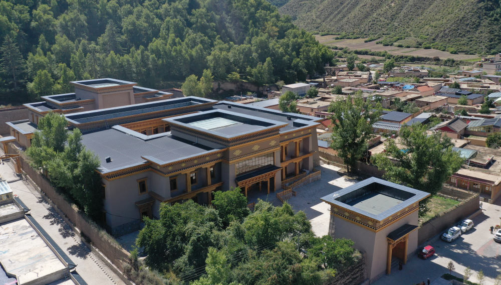 这是9月11日拍摄的甘肃省甘南藏族自治州卓尼县木耳镇博峪村村貌(无人机照片) 新华社记者 陈斌 摄