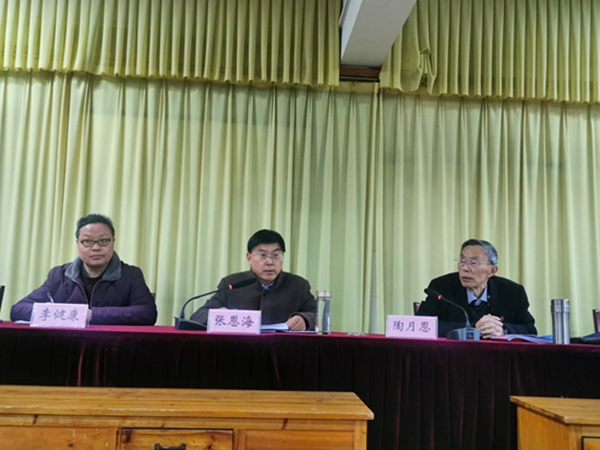 庐江实验中学以模范引领塑清正校风
