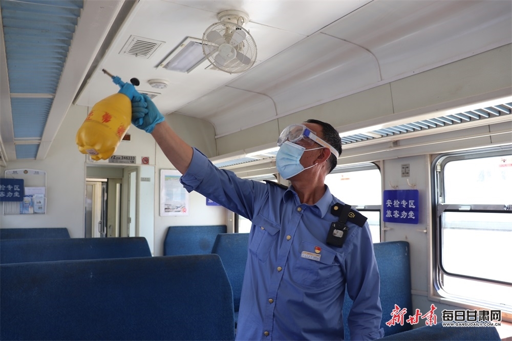 票价30年不变 “慢火车”向着幸福开