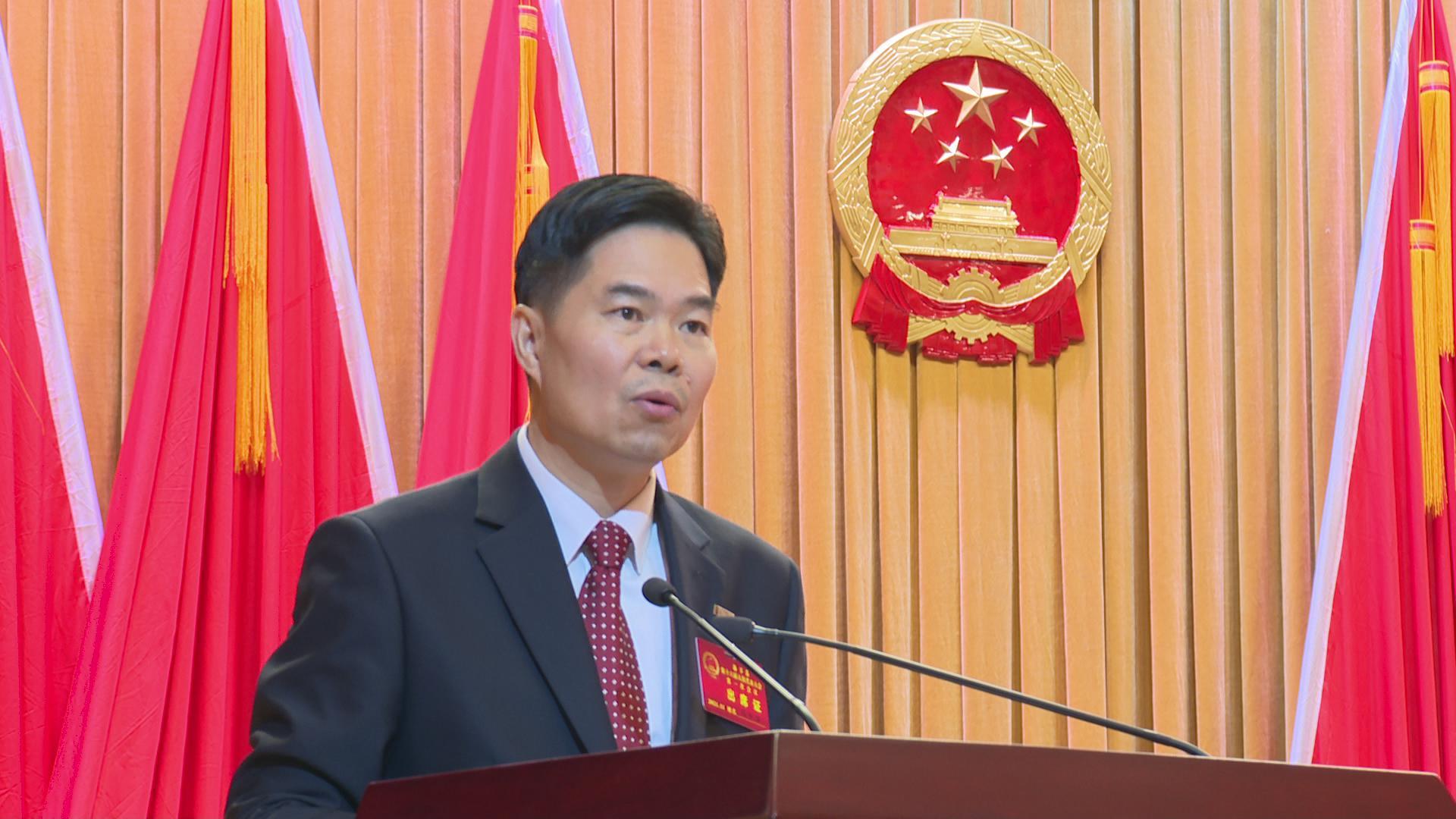 广东>城市>汕尾>正文>张林海表示,要忠于党,牢牢把握正确的政治方向