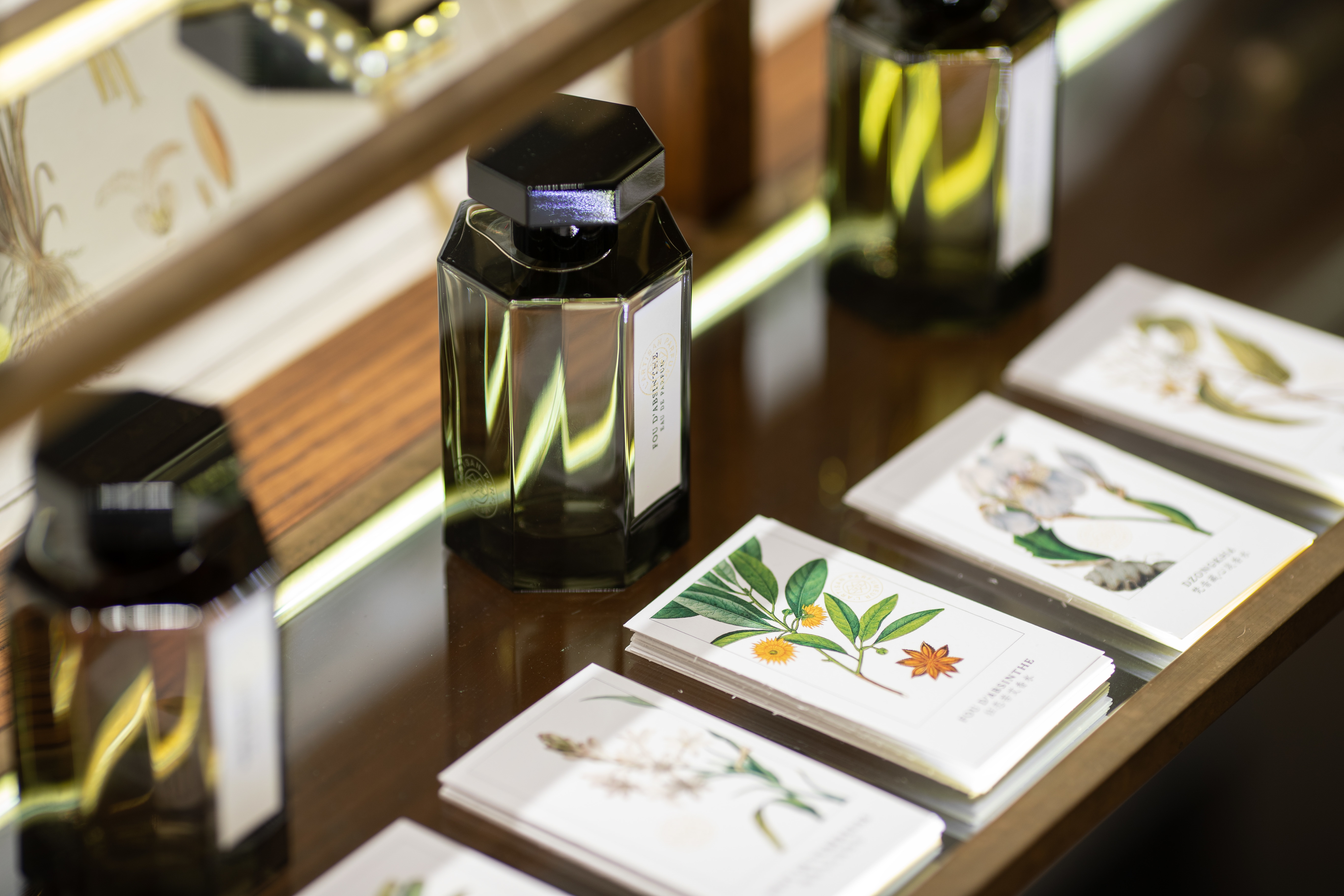 L'Artisan Parfumeur阿蒂仙之香进驻上海ifc商场 优雅演绎法式自然香颂