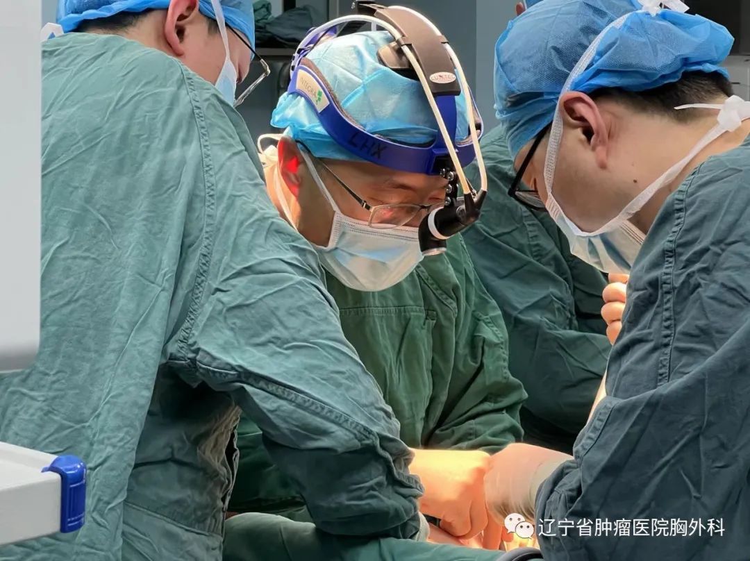 为此,刘宏旭院长治疗团队联合手术室,麻醉科,icu等专家,从病变的游离