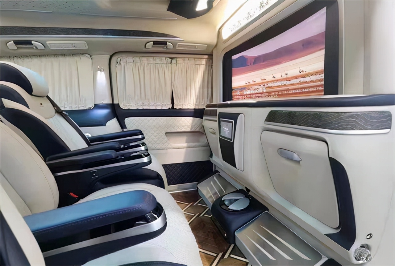 奔驰威霆改装七座新九速发动机一路先行