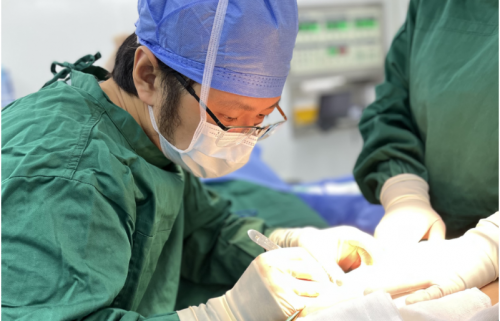 西安国际医学整形医院崔鑫主任成功为患者实施了腹壁整形手术