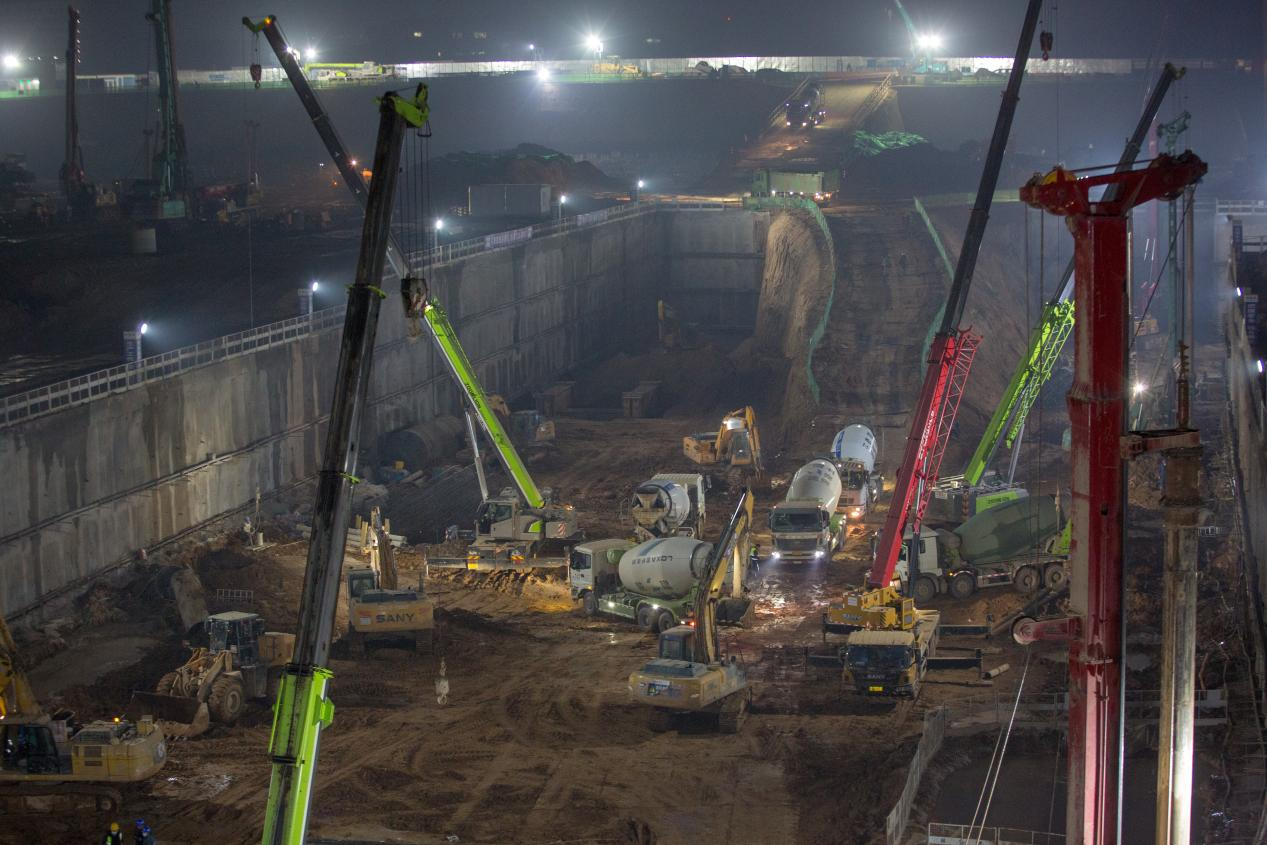 工地十二时辰——西安咸阳国际机场三期地下扩建工程