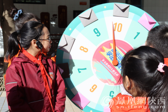 法治趣味体验区:幸运大转盘 等你来挑战