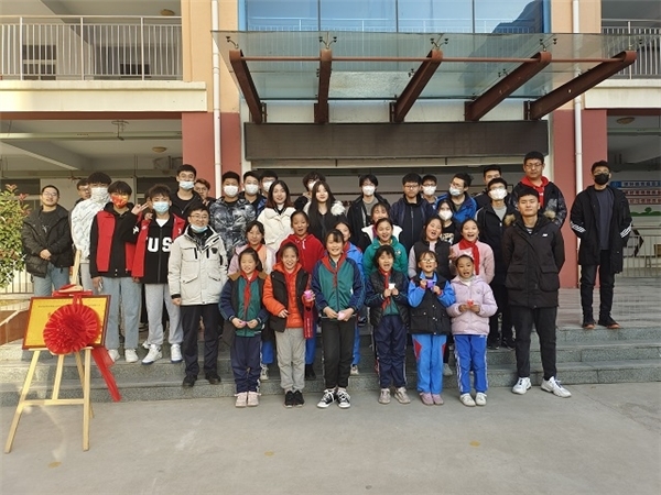 泰山科技学院与东碾疃小学共建志愿服务助学项目