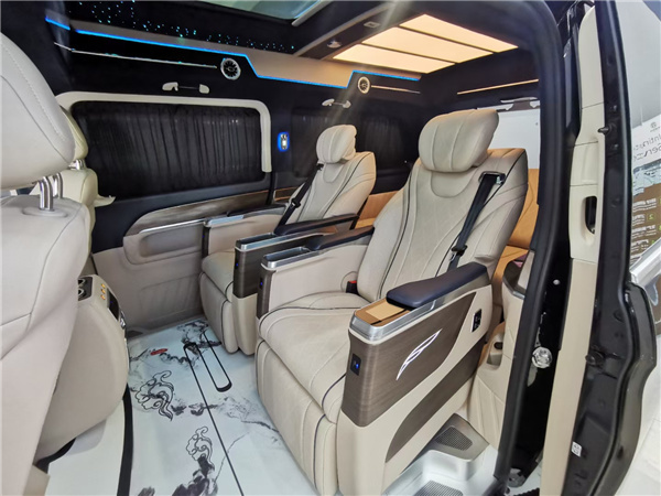 奔驰V260L改装高顶七座商务车，年终公司抵税，上海定制中心
