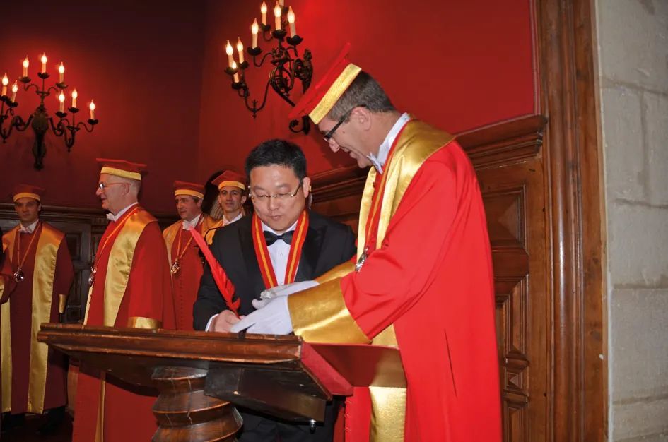 授勋"勃艮第葡萄酒骑士"称号