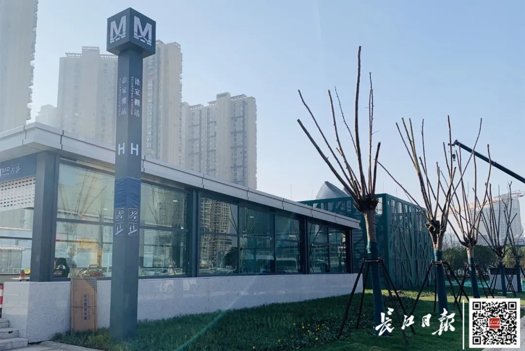 5号线徐家棚站h口绿化,铺装已完成.记者陶常宁 摄