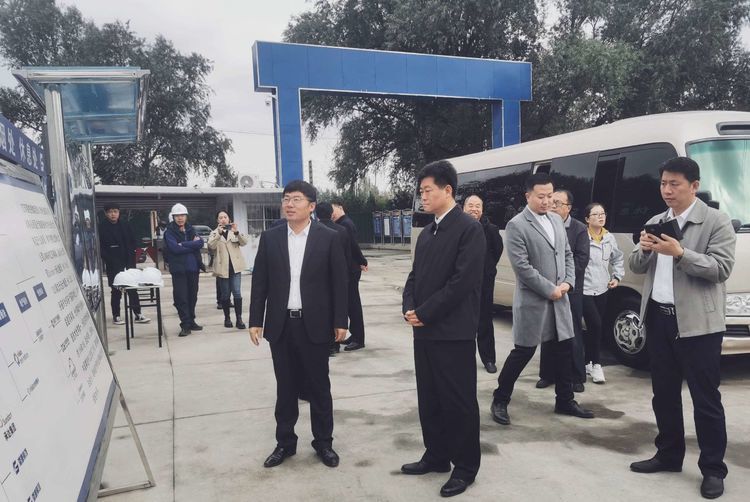 章丘区委书记马保岭到圣井指导工作。