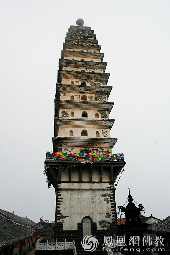 云南鸡足山金顶寺楞严塔(图片来源:凤凰网佛教 摄影:丹珍旺姆)