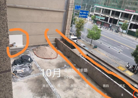 赣州中海凯旋门业主“违建” 邻居多次投诉无果 街道办上门执法