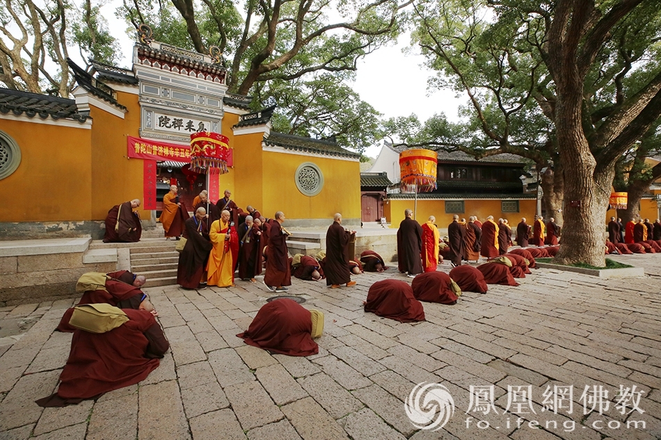 普陀山普濟禪寺辛丑年傳授三壇大戒舉行正授比丘戒