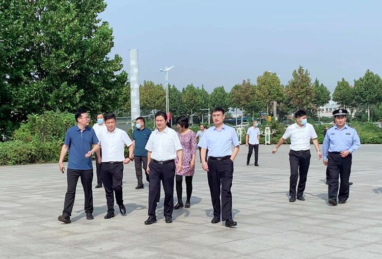 章丘区委副书记、区长边祥为到圣井指导工作。