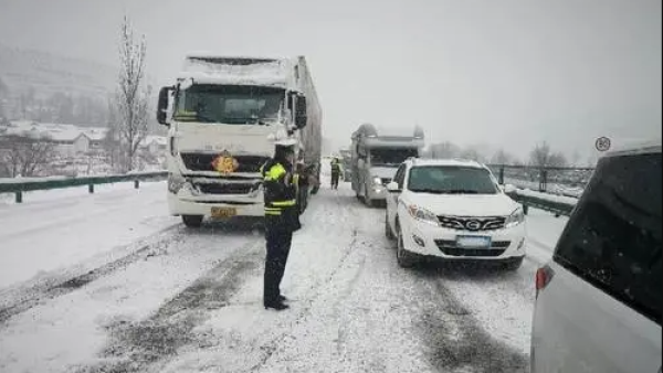吉林、黑龙江、内蒙古15条高速18个路段因大雪封闭