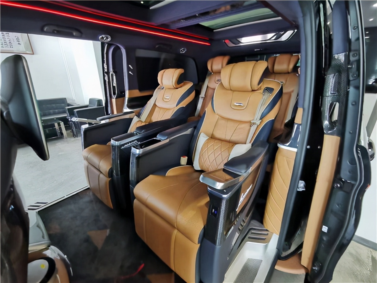 奔驰V260L定制梵·兹慕版，碳纤维打造，彰显品味