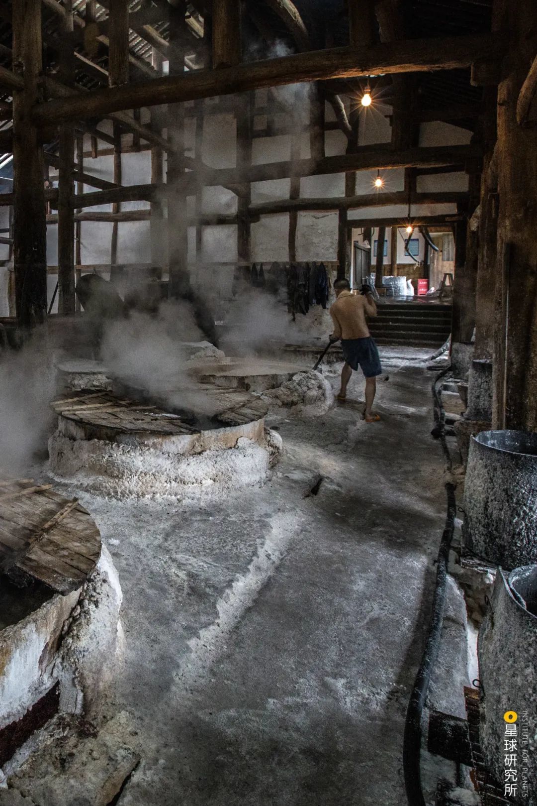 ▼(至南宋初年,四川已有盐井4900个,产盐达6000多万斤,图为自贡井盐