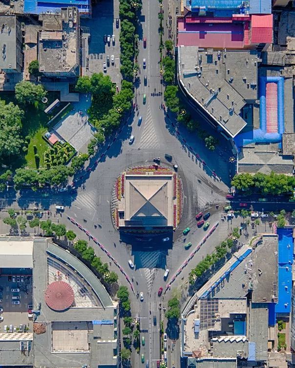 俯瞰钟鼓楼 图/视觉中国