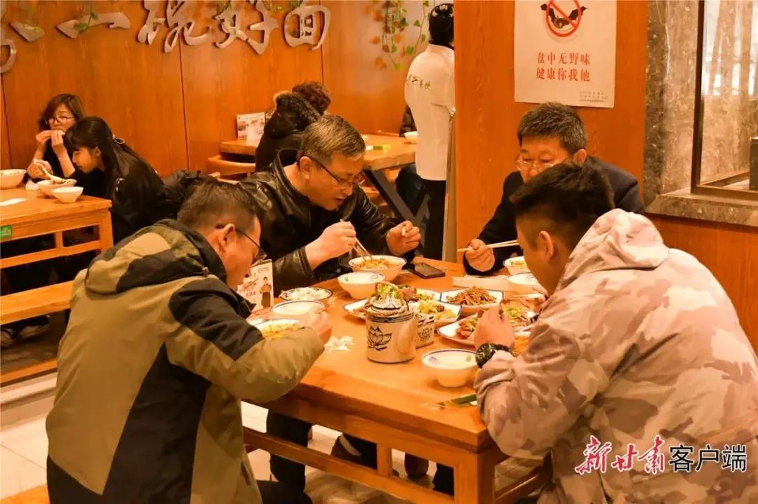 一顿简单的“工作餐”，元气满满。