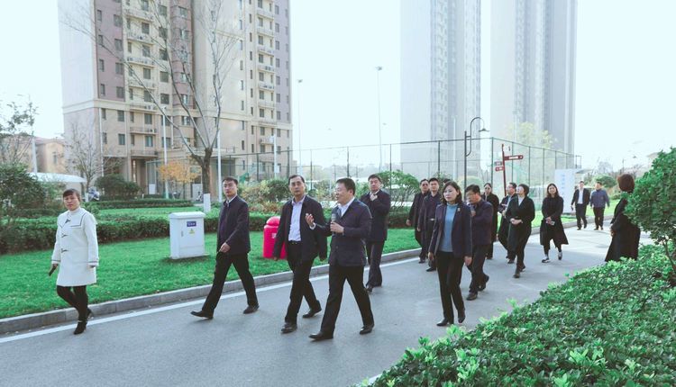 济南市政法委观摩碧桂园智能化社区建设。