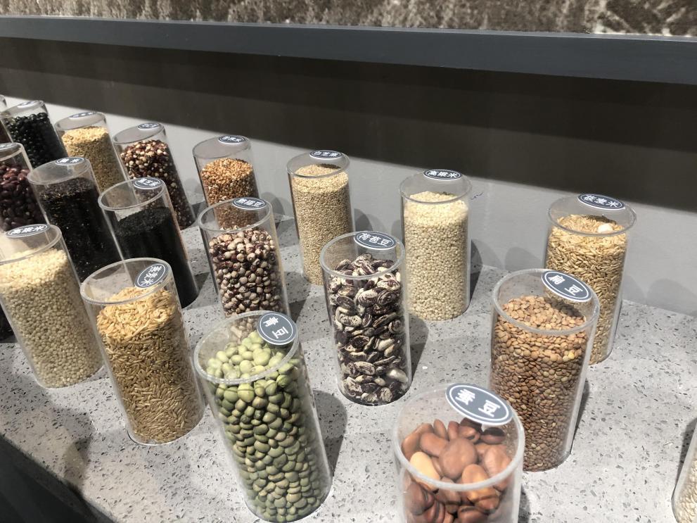 图为忻州市“中国杂粮之都”产业融合园区内展示的杂粮作物