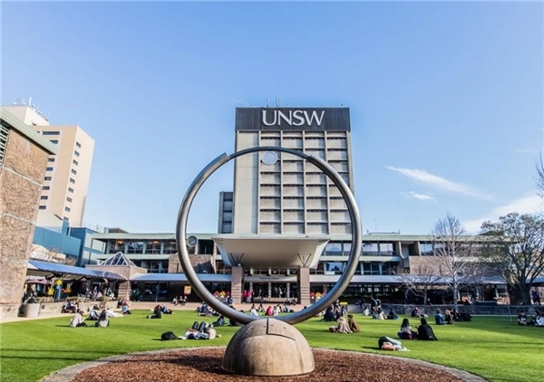 新南威尔士大学位于悉尼郊区,距离海滩非常近,只需要几分钟20