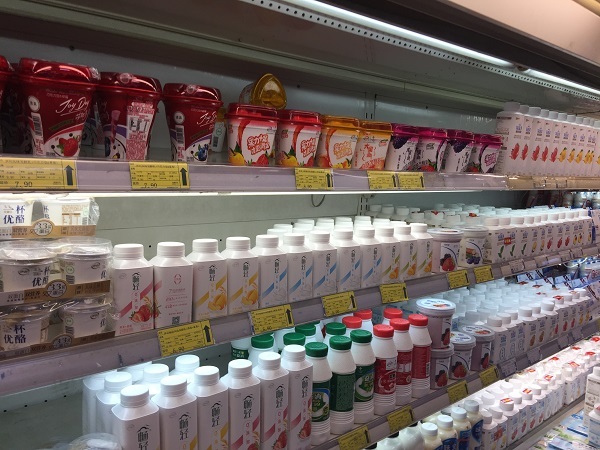 超市里的益生菌食品琳琅满目。孙燕明/摄