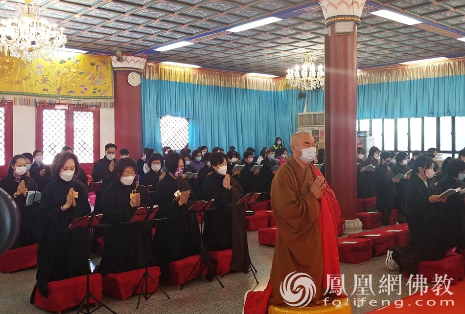 法会现场（图片来源：凤凰网佛教 摄影：香港西方寺）
