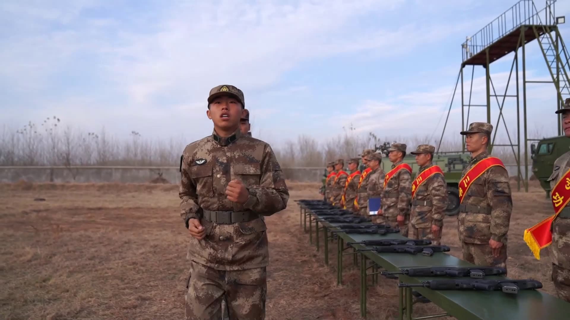 接过责任，守护荣光——第71集团军某合成旅为新兵授装