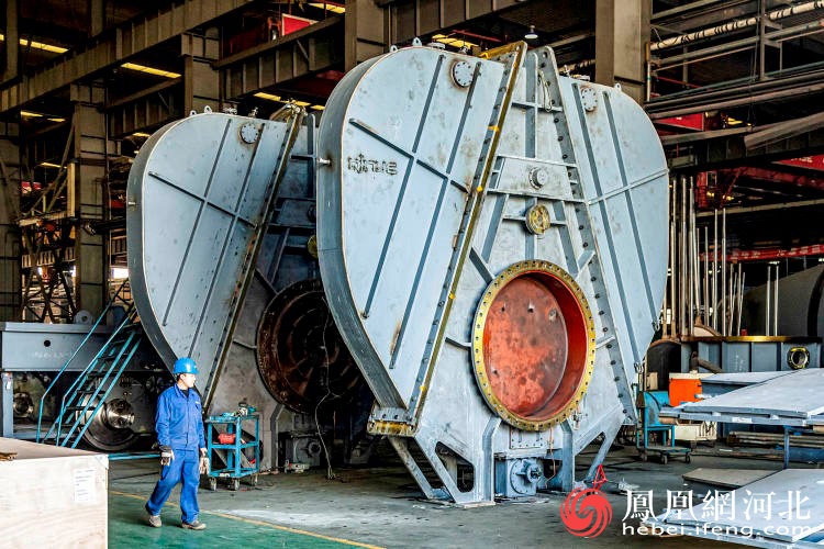 图为已经加工制作完成的扇形盲板阀。