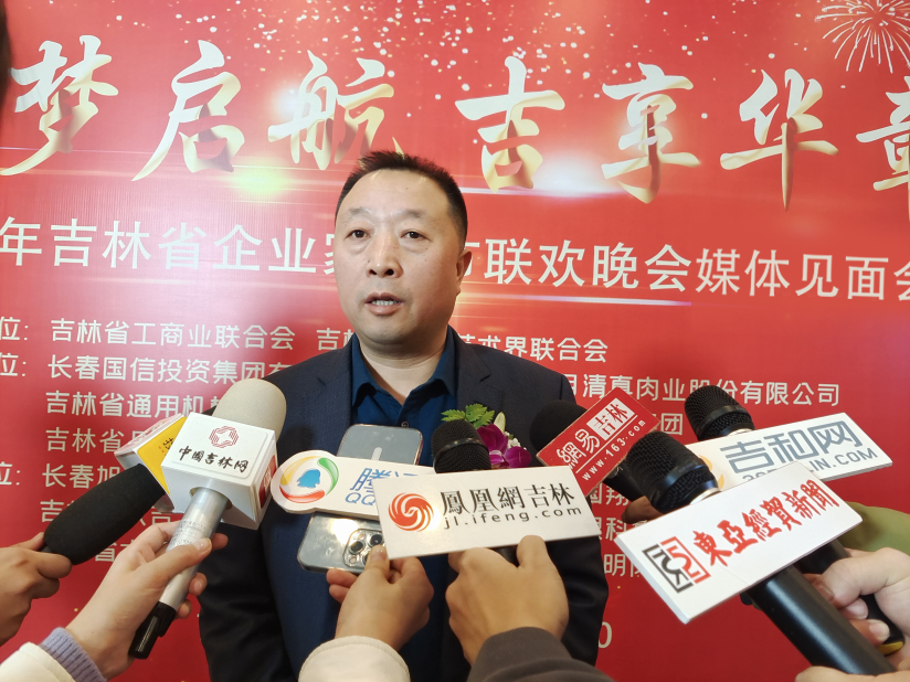 吉林省八吉工艺美术集团有限公司董事长徐建国接受采访。