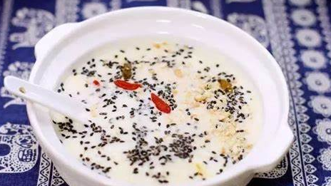 一碗牛奶鸡蛋醪糟是兰州人对于“甜品”的创作艺术 图片源自网络