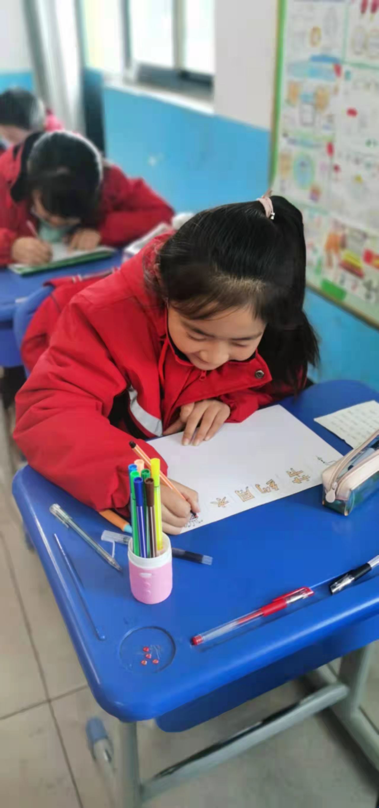 11月8日，岭后小学的孩子们在上课。受访者供图