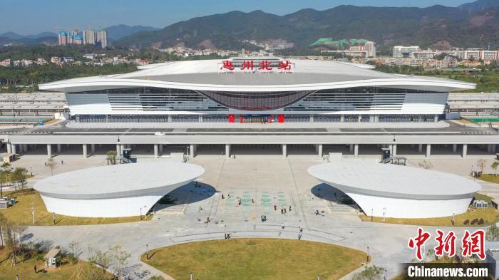 图为,赣深高铁赣深高铁龙南东站 铁四院供图