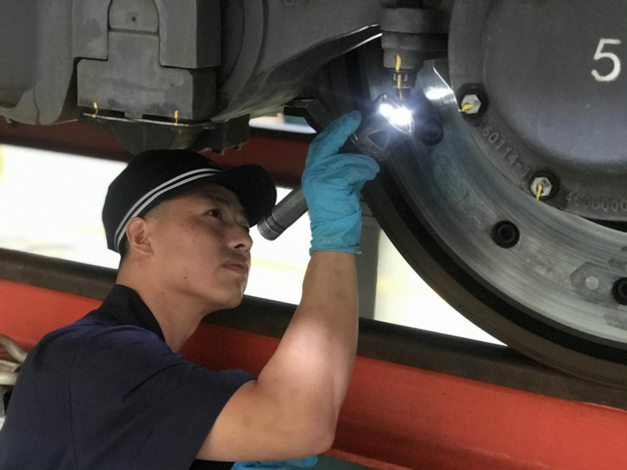 发现最美铁路感受环岛高铁魅力丨点赞海南铁路人