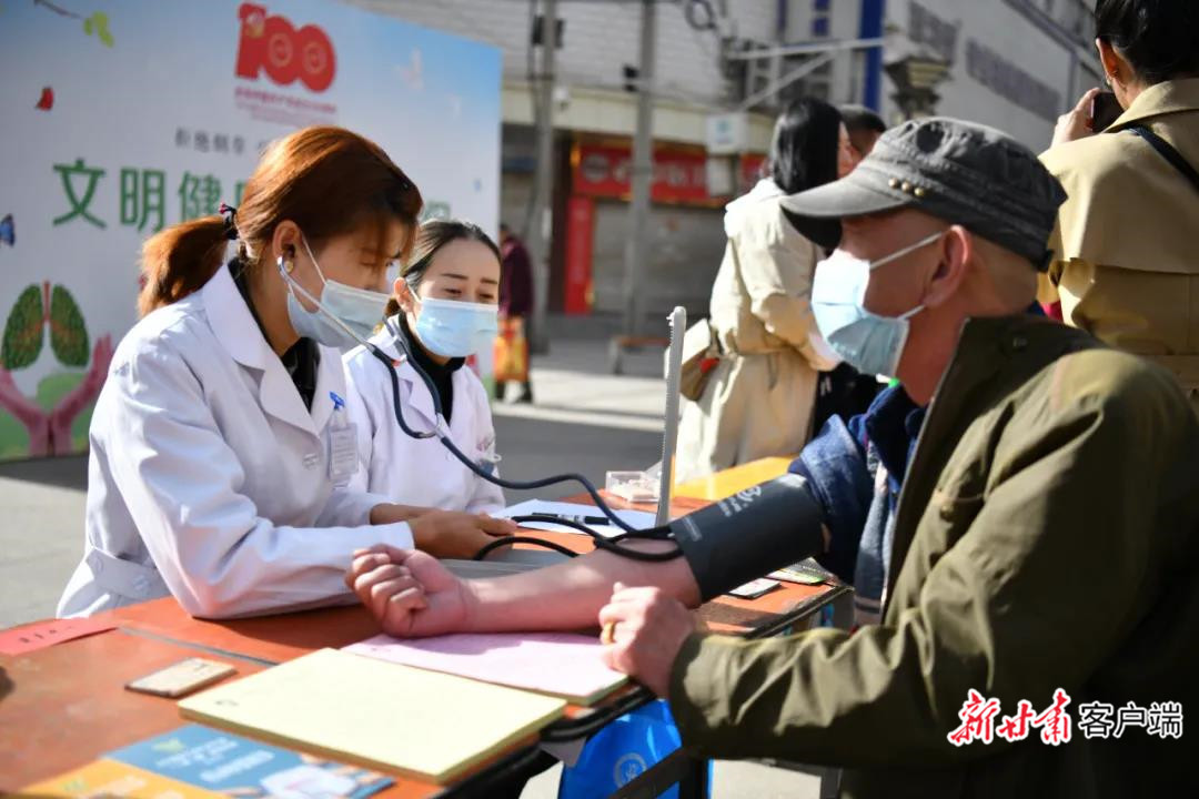 推动民生事业有力度更有温度