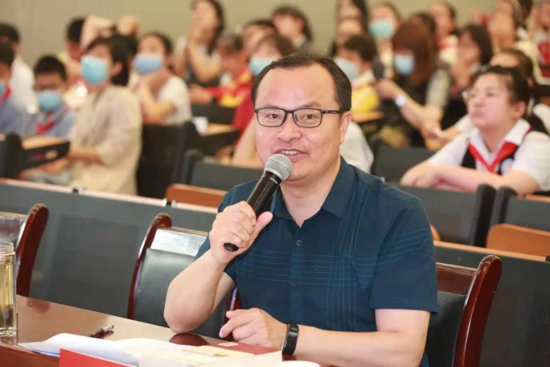 高中部语文教师王晓开