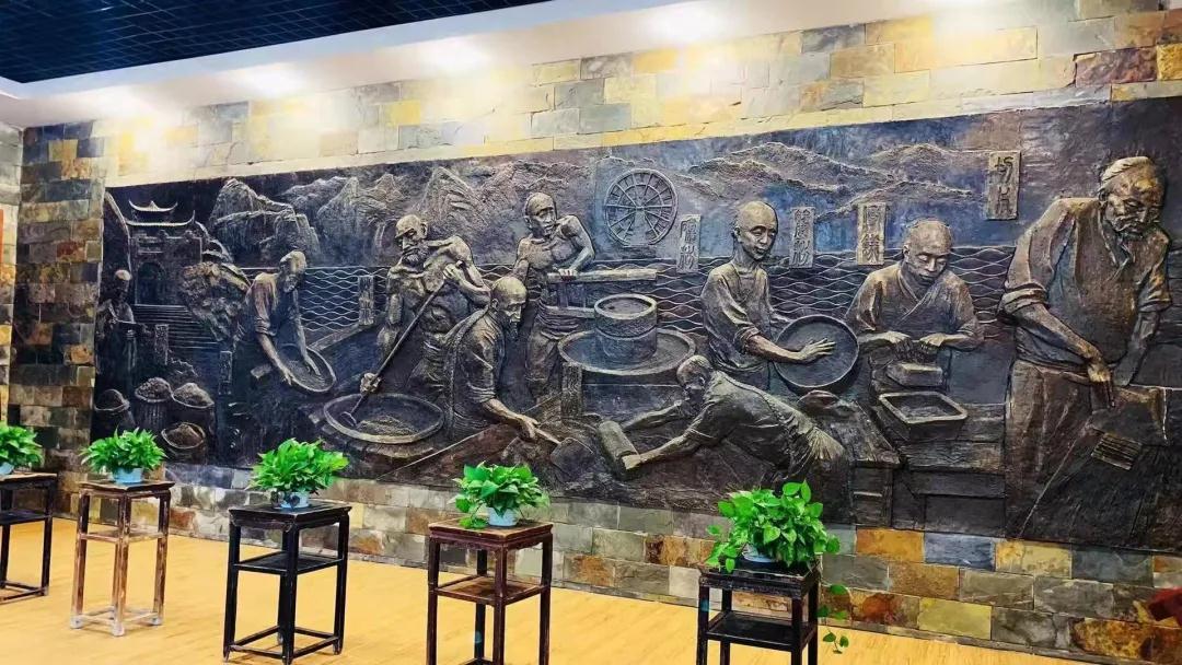 清朝年间制作合川桃片传统工艺场景浮雕