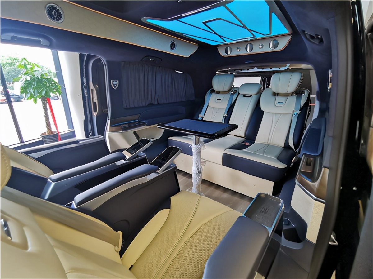 奔驰V260L定制改装，高顶七座通舱巴塞罗那版，奢华大气