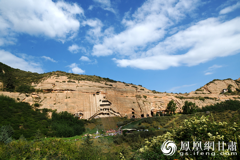 张掖马蹄寺 王振武 摄