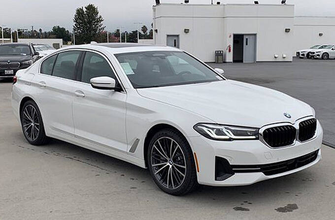 data-imagewidth="680" data-imageheight="453">宝马540i海外到店