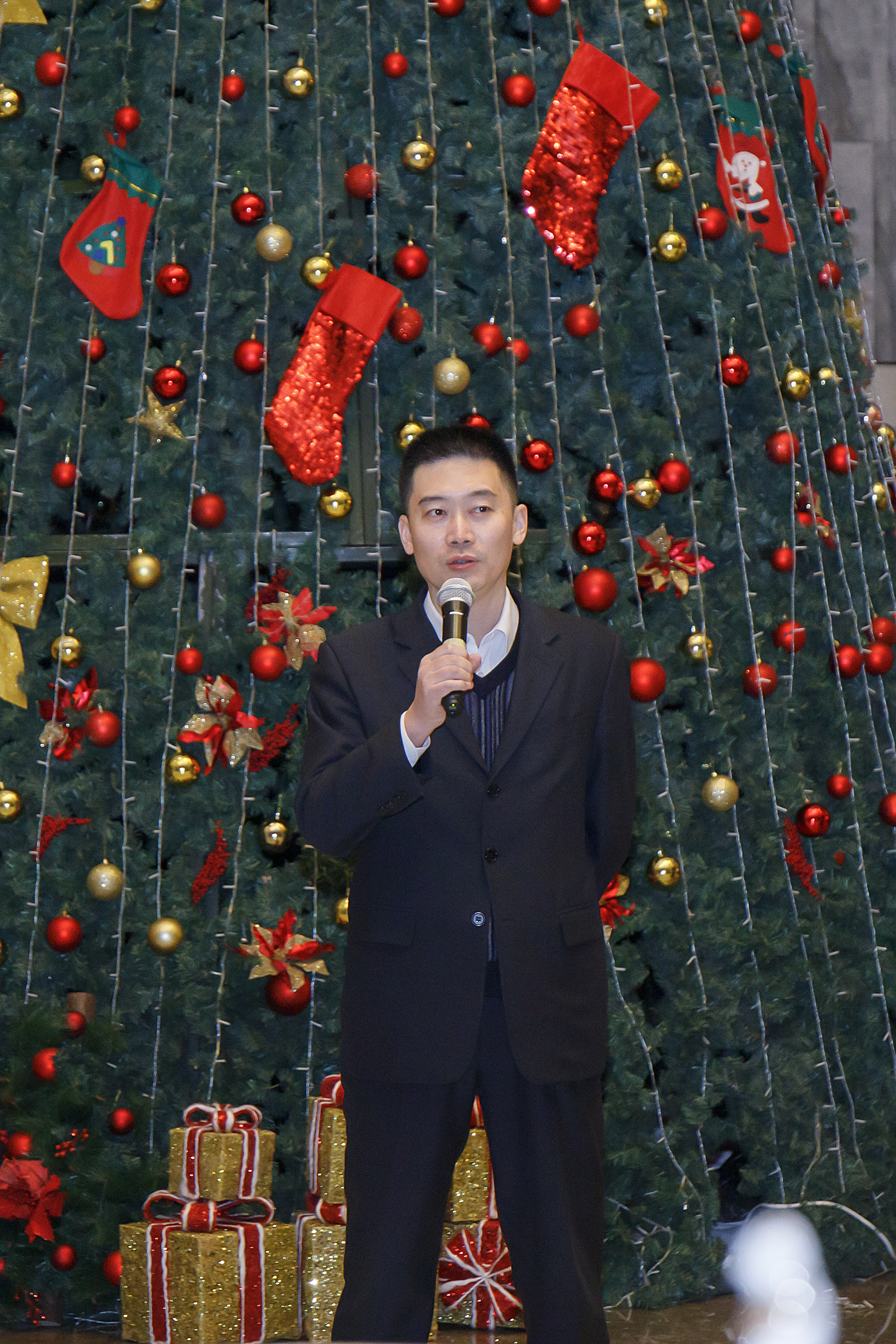 青岛融创施柏阁酒店圣诞点灯仪式暨客户答谢晚宴成功举办 开启璀璨圣诞季！