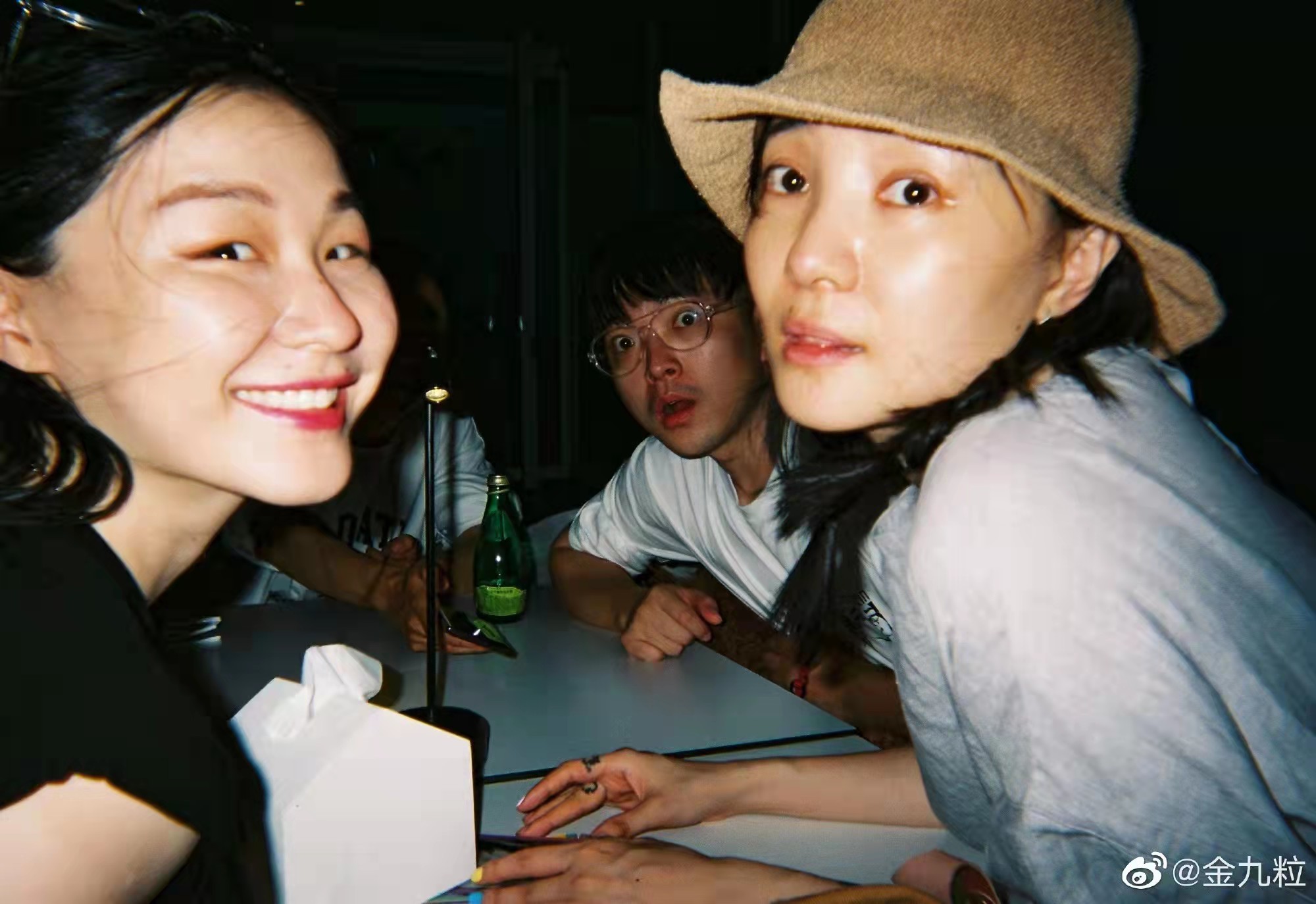 金靖的微博里记录了很多和朋友在一起的瞬间