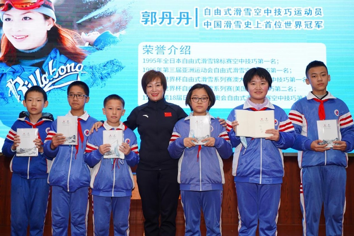 2021中国银行河北省分行“冰雪进校园”走进邯郸临漳县实验学校