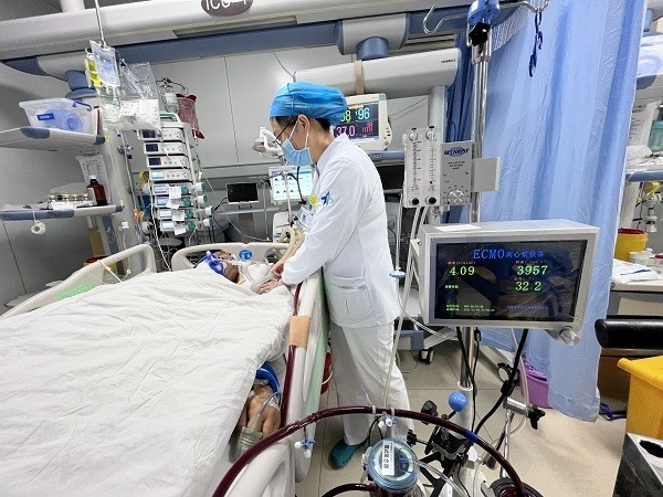 国内首款ECMO首次应用于临床
