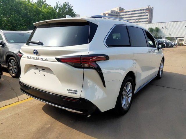 2021款油电混合丰田塞纳作为一款7座mpv,内部空间十分宽敞,此外,前