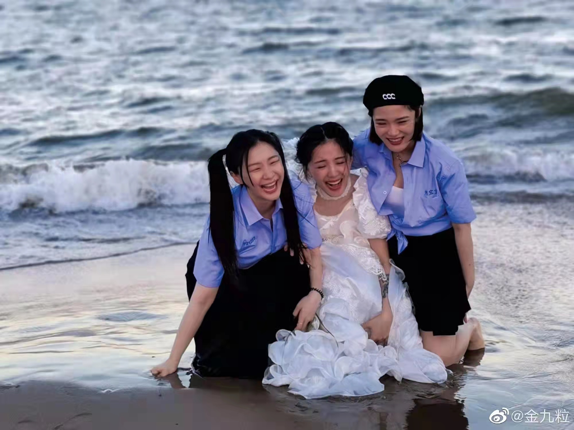 年轻人在一起，旅游是加深沟通的一种方式。